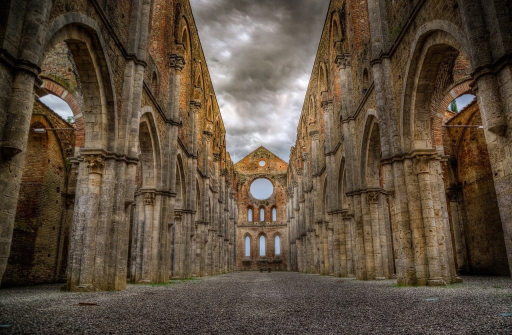 10 luoghi da favola in Italia: l'Abbazia di San Galgano